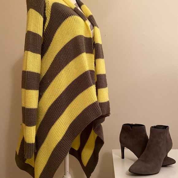 Cardigan - Picture 2 of 5